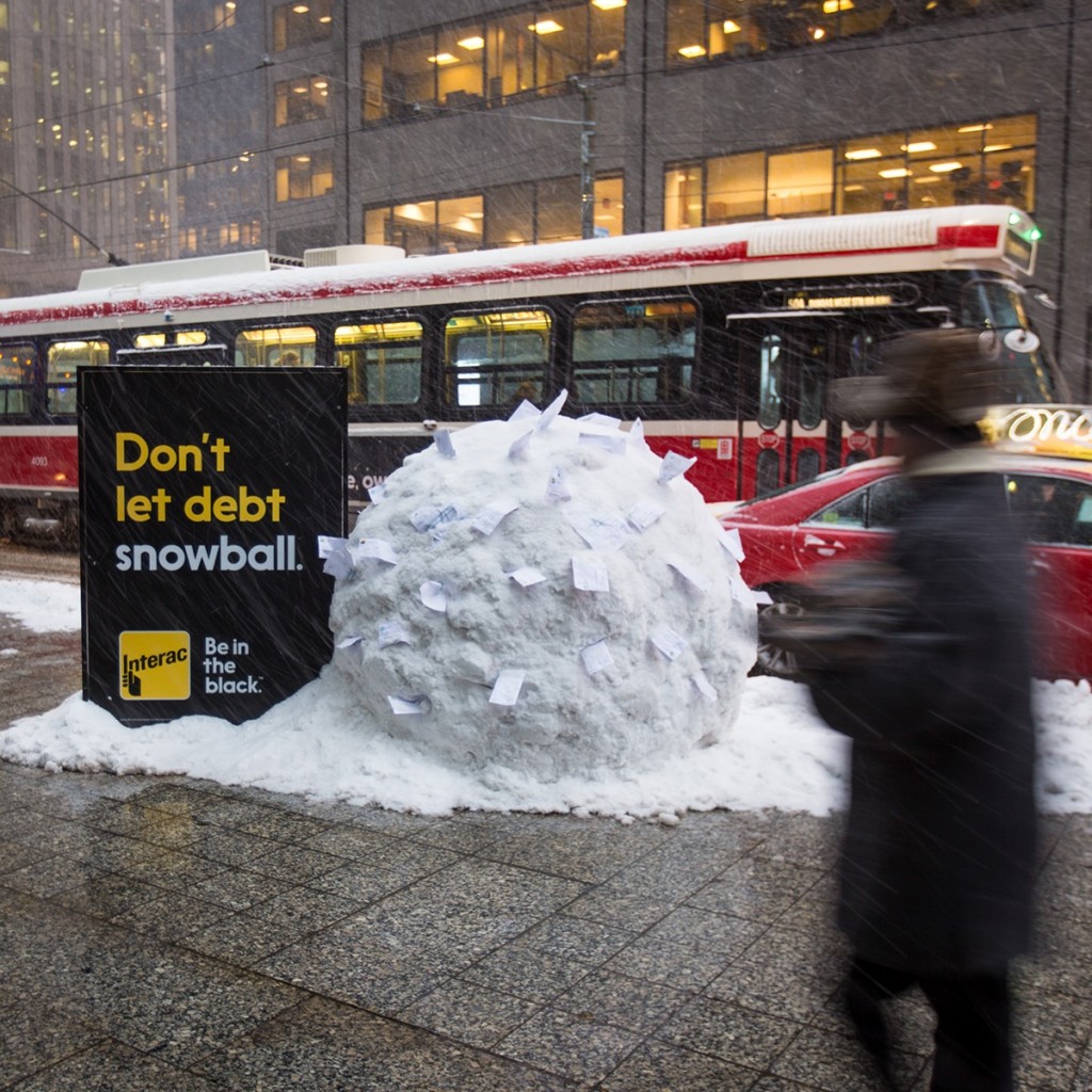 加拿大Interac银行卡“债务雪球”街头创意金融营销案例-尚略上海营销策划公司