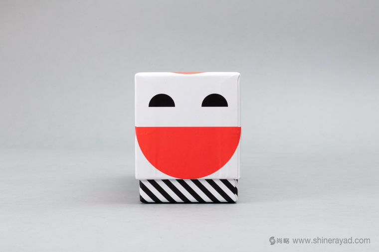 Rackare 派对游戏纸牌黑白红色简约包装设计-上海包装设计公司设计收藏7