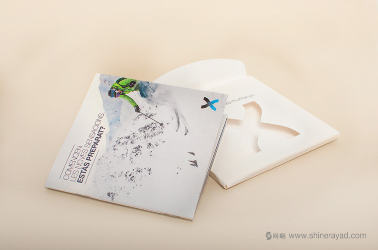 上海画册设计公司欣赏-格兰德瓦利拉滑雪场宣传画册设计画册镂空封套设计1