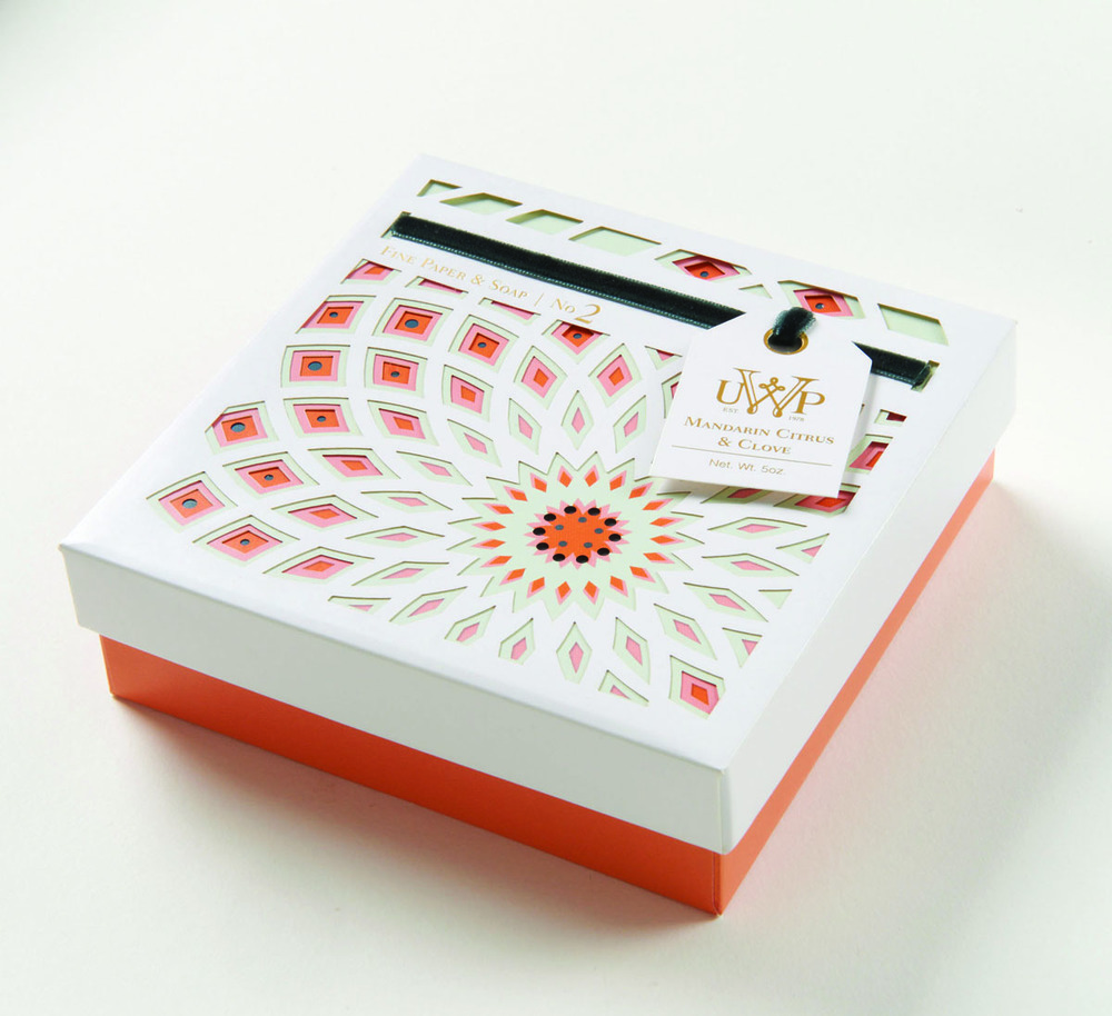 UVP高端奢侈肥皂几何花朵图形礼盒包装设计-上海包装设计公司包装设计欣赏