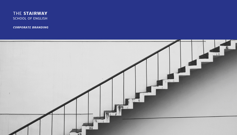 Stairway学校阶梯状标志设计，取自英国国旗的三角元素