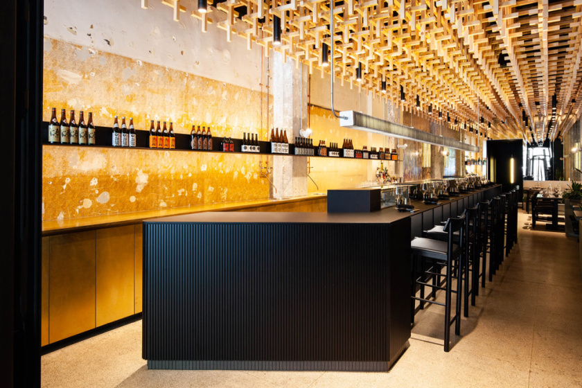 MRDK的Ryu餐厅餐饮空间设计，充满艺术的顶部装饰艺术