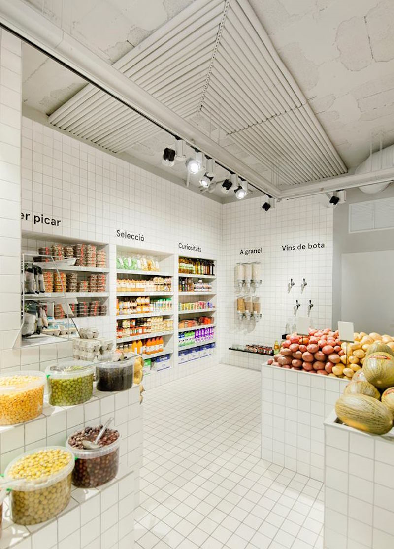 巴塞罗那Casa Nostra水果店店铺空间设计“白色瓷砖”风格