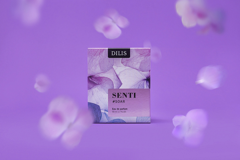 Dilis化妆品包装设计——花朵花瓣的特写镜头