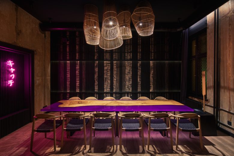 The Catch 日式酒吧餐厅空间设计“霓虹灯和漫画”风格